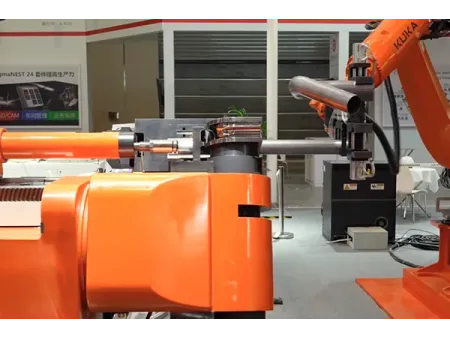 Macchine curvatubi CNC multiasse