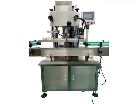 Tappatrice automatica a quattro ruote