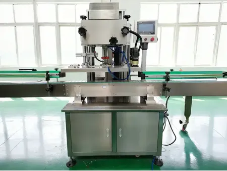 Tappatrice automatica a quattro ruote