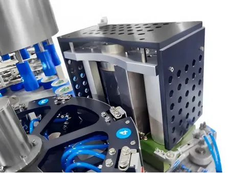 Etichettatrice automatica a colla termofusa