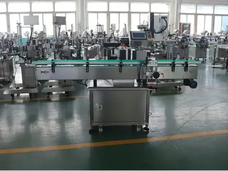 Etichettatrice automatica con l'orientamento
