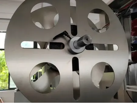 Etichettatrice automatica con manicotto termoretraibile