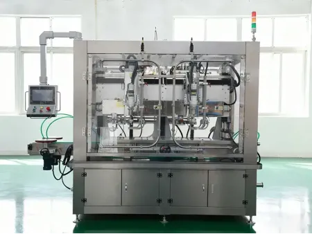 Tappatrice automatica con sistema di inseguimento